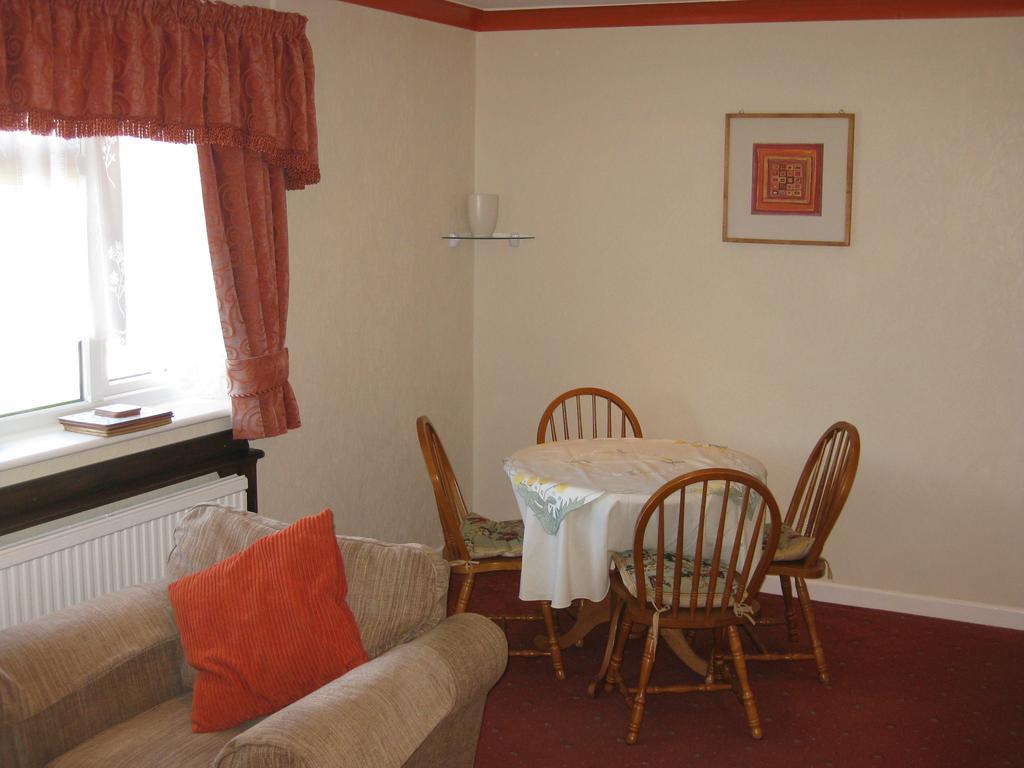 The Ashmount Hotel Rhôs-on-Sea Buitenkant foto